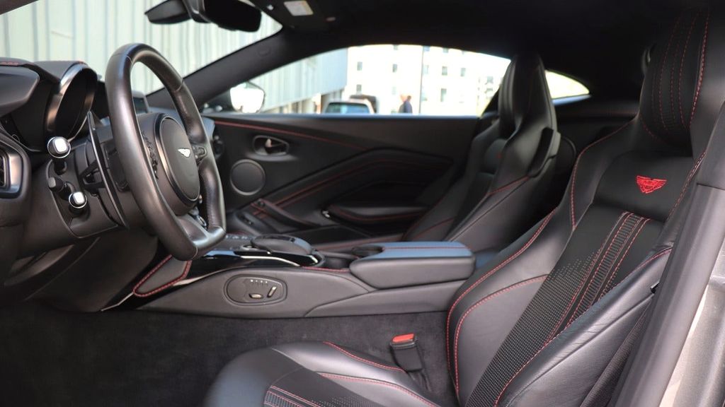 Aston Martin  Ventage - Imagen 6