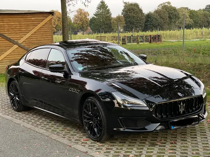 Alquiler Maserati  Quattroporte SQ4 Nerissimo Edition